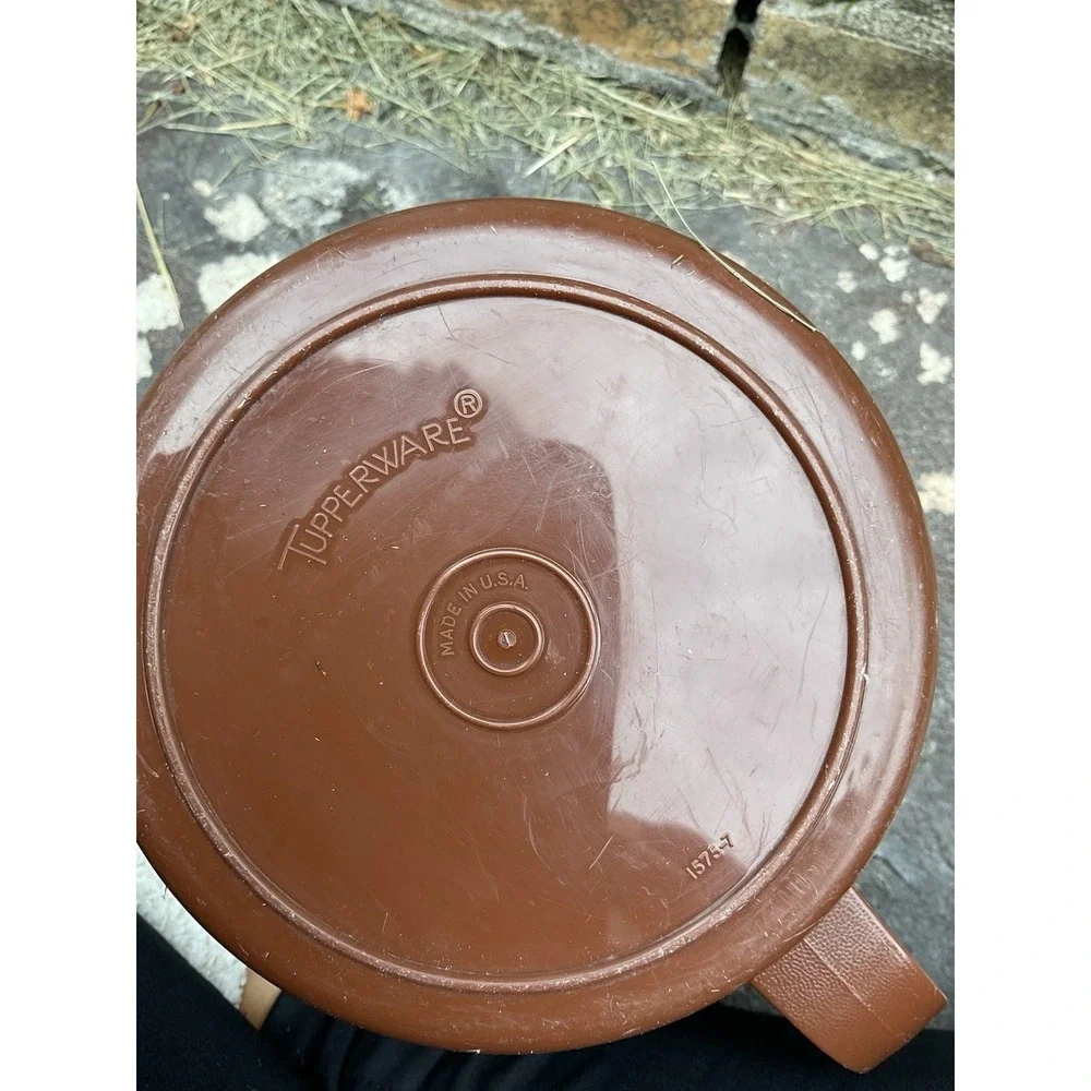 Vintage Tupperware Short Pitcher  1575-6 Push Button Lid Retro Brown